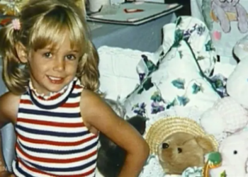 El padre de JonBenet Ramsey critica las afirmaciones "crueles" de que su hija aparece en los archivos de Epstein y dice que "no hay nada de cierto en ello"