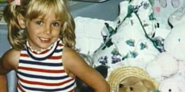 El padre de JonBenet Ramsey critica las afirmaciones "crueles" de que su hija aparece en los archivos de Epstein y dice que "no hay nada de cierto en ello"