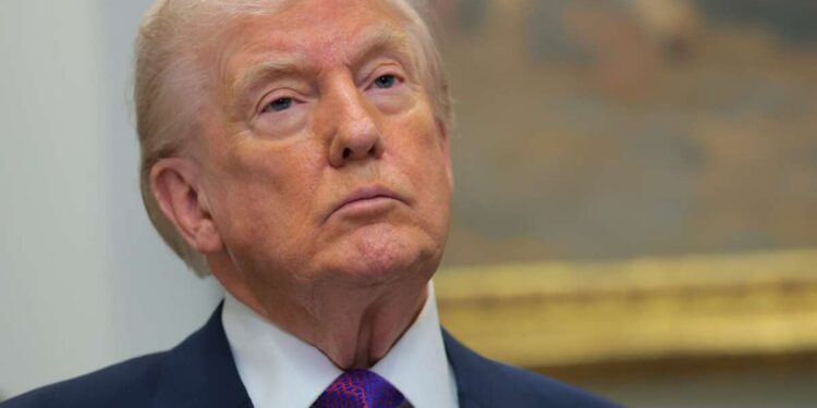 En medio de la controversia sobre el vídeo de Obama, 1 de cada 2 votantes ve a Trump como racista