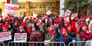 Enfermeras en huelga de costa a costa se enfrentaron a las fuerzas corporativas y ganaron