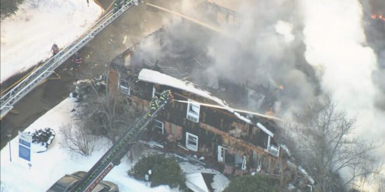 Fuga de gas e incendio en Nashua, New Hampshire, provoca refugio...