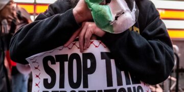 Familia dice que el DHS no revela la ubicación del manifestante pro palestino hospitalizado