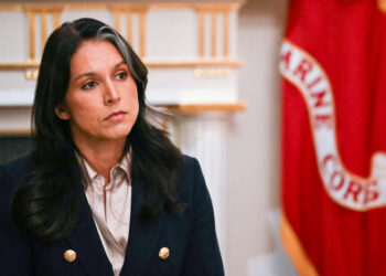 Gabbard defiende su presencia en la ejecución de la orden electoral del condado de Fulton