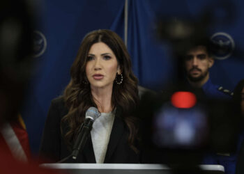 Juez bloquea el último intento de Noem de impedir que los demócratas inspeccionen las cárceles de ICE