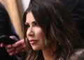 La mayoría de los votantes apoyan el juicio político a Kristi Noem, según una encuesta