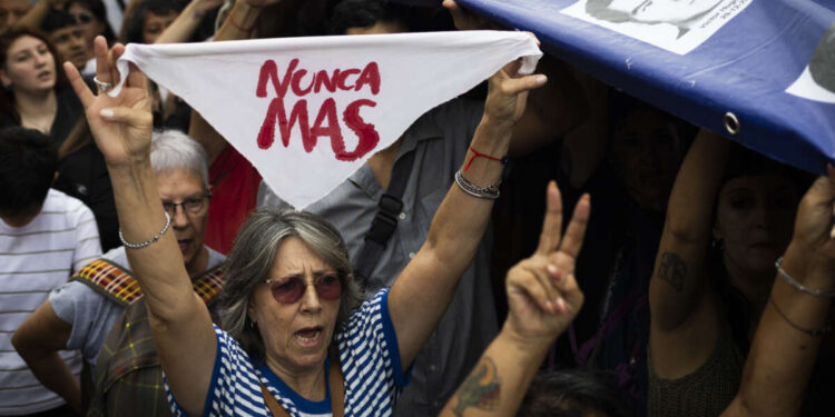 La parte más difícil de luchar contra el fascismo llega después de la caída de los fascistas