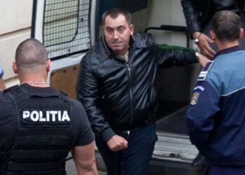 Lanzadores de cohetes y el exitoso trabajo del Banquero Negro... sorprendente caída del jefe de la mafia londinense detrás de la pandilla de Caracortada 'El Patrón'