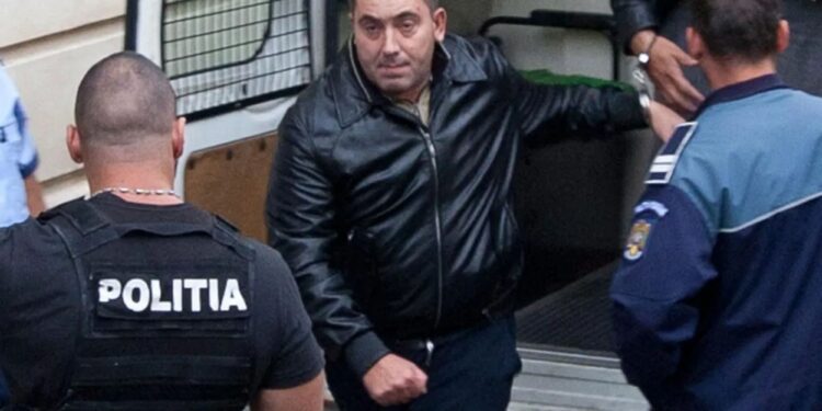Lanzadores de cohetes y el exitoso trabajo del Banquero Negro... sorprendente caída del jefe de la mafia londinense detrás de la pandilla de Caracortada 'El Patrón'