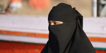 Retrato de una dama del Islam en la ciudad de Varanasi