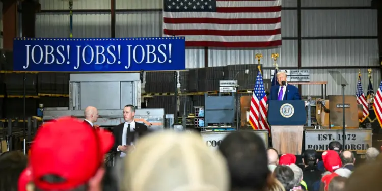 Las solicitudes recurrentes de desempleo disminuyen al mínimo de un mes