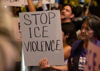 Los documentos muestran que los agentes de ICE recibieron capacitación sobre leyes y desescalada. Lo han ignorado.