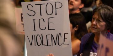 Los documentos muestran que los agentes de ICE recibieron capacitación sobre leyes y desescalada. Lo han ignorado.