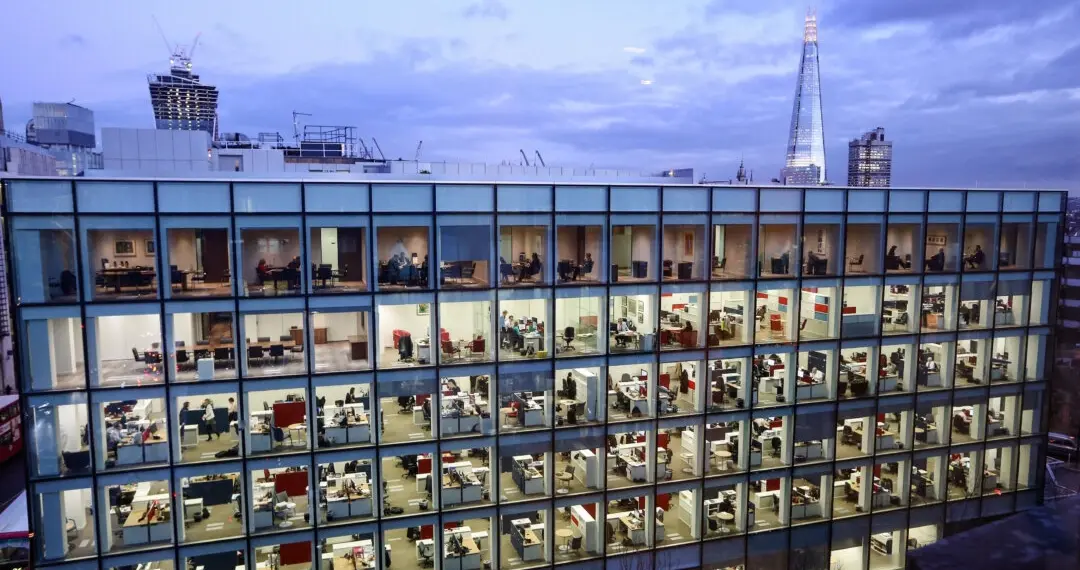 Los temores a la interrupción de la IA sacuden las acciones de bienes raíces comerciales