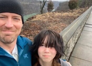 Mi hija adolescente se quitó la vida después de que el depredador de Roblox de la pandilla satanista '764' le hiciera grabar su nombre en su pecho