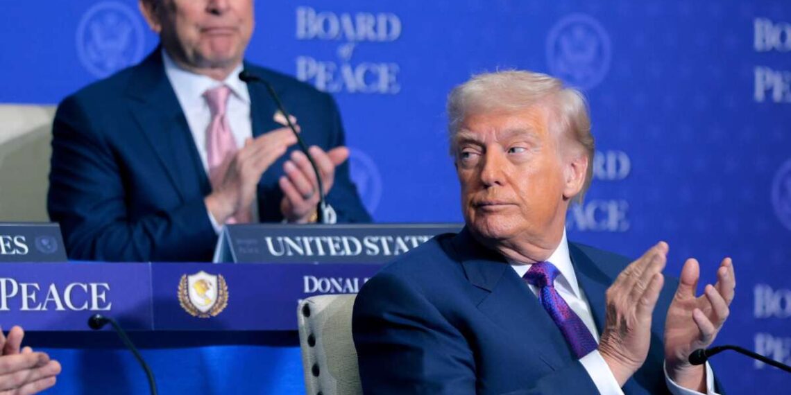 Mientras Trump reflexiona sobre ataques a Irán, Estados Unidos acumula la mayor parte de su poder aéreo en la región desde la invasión de Irak