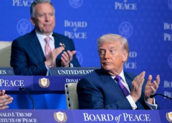 Mientras Trump reflexiona sobre ataques a Irán, Estados Unidos acumula la mayor parte de su poder aéreo en la región desde la invasión de Irak