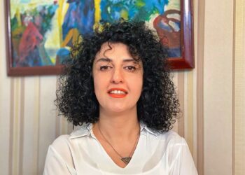 Un collage de imágenes que contiene 1 imágenes. La imagen 1 muestra ARCHIVOS-IRAN-COURT-NOBEL