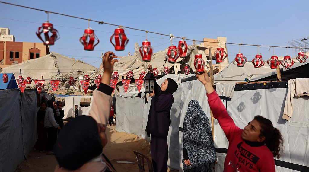 Nuestras mezquitas son escombros, pero estamos decididos a crear alegría para el Ramadán en Gaza