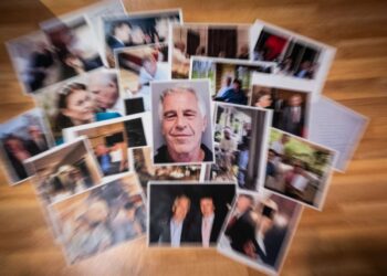 Nuevo informe indica que los registros de Epstein vinculados a Trump se mantienen fuera de la base de datos del Departamento de Justicia