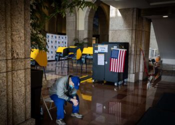 Proyecto de orden para declarar emergencia nacional en las elecciones en las que circulan aliados de Trump