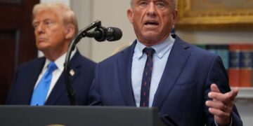 RFK Jr. apoya la iniciativa de Trump para aumentar la producción de glifosato, lo que enfurece a los partidarios de MAHA