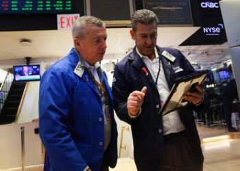 Revisión de Wall Street: Las ganancias corporativas ayudan a respaldar las ganancias mensuales de las acciones