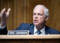 Ron Johnson estalla durante la audiencia del Senado mientras Ellison defiende los derechos de los manifestantes