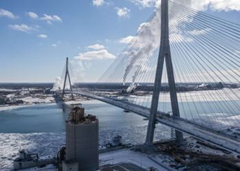 Trump amenaza con cerrar el recién construido puente entre Canadá y Estados Unidos tras el llamado de un donante republicano