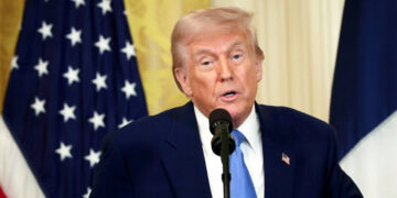 Trump dice que los republicanos deberían "tomar el control" y nacionalizar el voto en algunas áreas