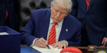 Trump Says He’s Still Looking ‘Seriously’ at Sending $2,000 Tariff Rebate Payments