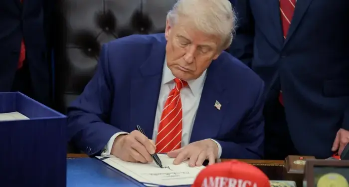 Trump Says He’s Still Looking ‘Seriously’ at Sending $2,000 Tariff Rebate Payments