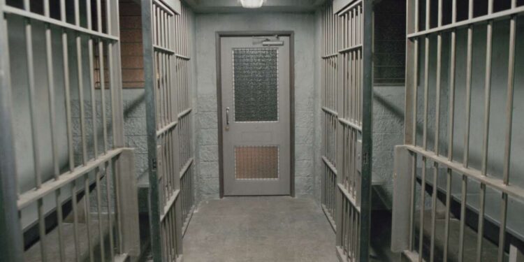 Un vacío legal en las leyes santuario de Illinois permite que ICE retenga a inmigrantes en las cárceles del condado