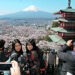 La escena esencialmente japonesa cerca de Fuji atrae hordas de turistas