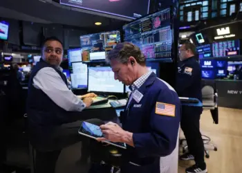 Wall Street Review: Stocks Fall for 5th Week; Dow, Nasdaq Slip Into Correction