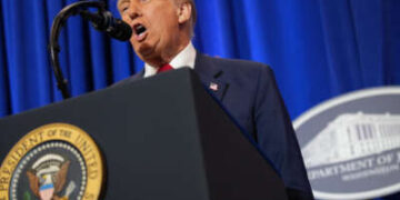 El presidente Donald Trump habla en el Departamento de Justicia el 14 de marzo de 2025 en Washington, DC.