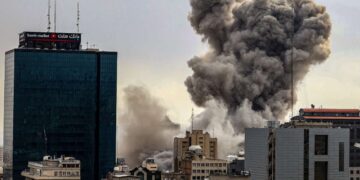 El “bombardeo en alfombra” de Estados Unidos e Israel contra Irán ya ha matado al menos a 555 personas