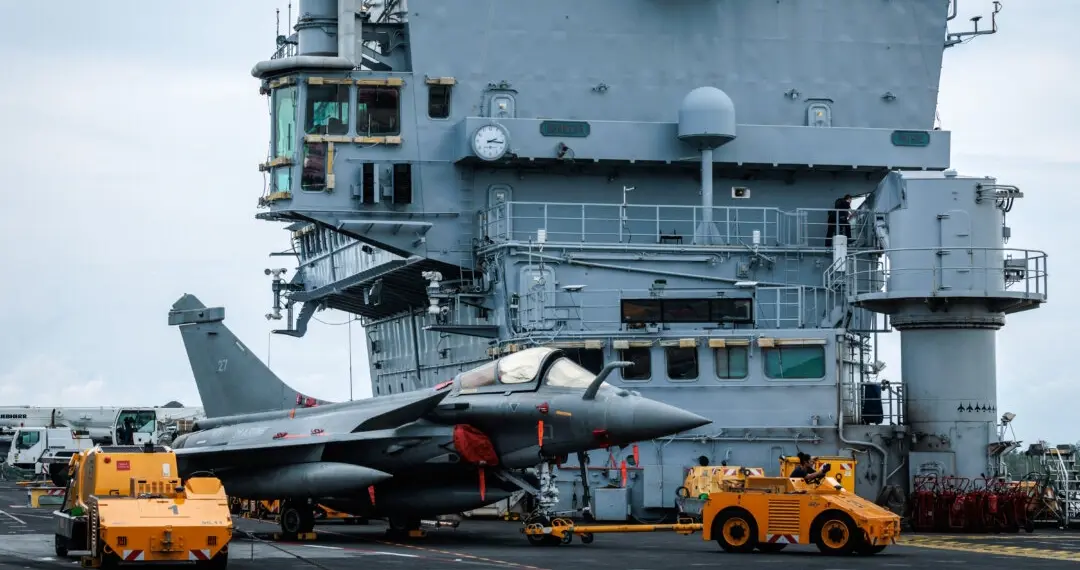 Francia enviará portaaviones de propulsión nuclear al Mediterráneo: Macron