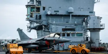 Francia enviará portaaviones de propulsión nuclear al Mediterráneo: Macron