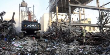 Israel está lanzando bombas de 2.000 libras sobre Teherán, densamente poblada, según informes