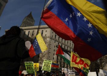Juez puede reconsiderar desestimar el caso de Maduro debido a que Estados Unidos bloqueó sus fondos legales