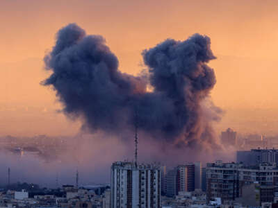 Las madres de bajos ingresos luchan por mantener a sus familias a flote en medio del aumento del precio de la gasolina