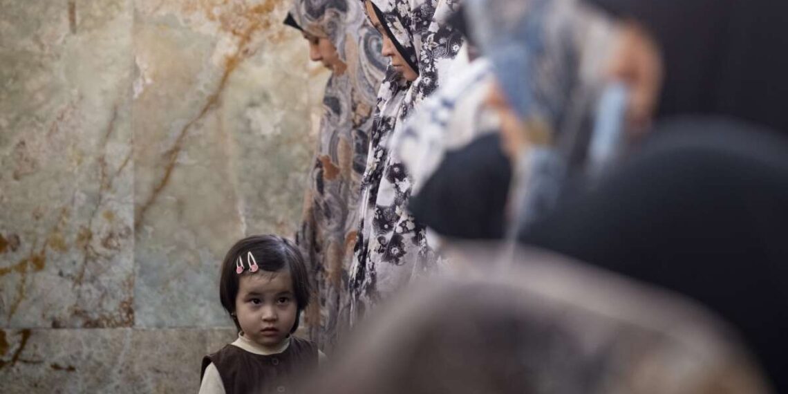 Los ataques de Estados Unidos e Israel han dañado casi 500 escuelas y 300 centros de salud en Irán