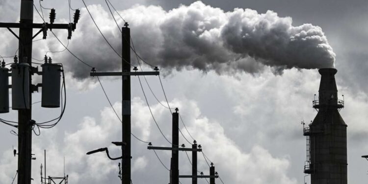 Los estados demandan para impedir que la EPA reduzca la norma que permite la regulación de los gases de efecto invernadero