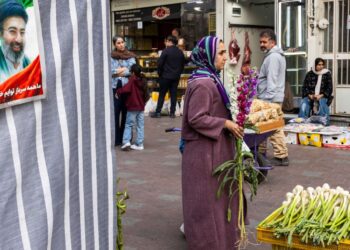 Los iraníes luchan contra el dolor mientras celebran su año nuevo durante la guerra
