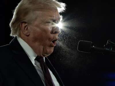 El presidente Donald Trump habla durante la cena anual de recaudación de fondos del Comité Nacional Republicano del Congreso en Union Station el 25 de marzo de 2026 en Washington, DC.