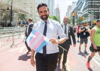 Mamdani inaugura oficina LGBTQ mientras la promesa de 65 millones de dólares sigue siendo incierta