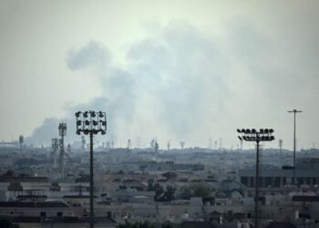 Mientras Trump adopta un tono victorioso, un informe dice que Irán convirtió muchas bases estadounidenses en “prácticamente inhabitables”