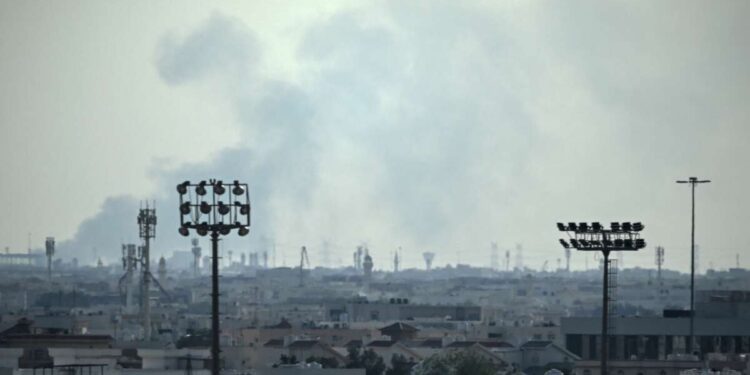 Mientras Trump adopta un tono victorioso, un informe dice que Irán convirtió muchas bases estadounidenses en “prácticamente inhabitables”