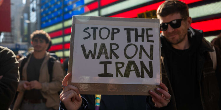 Mientras Trump bombardea Irán, debemos tener en cuenta la maquinaria de guerra estadounidense