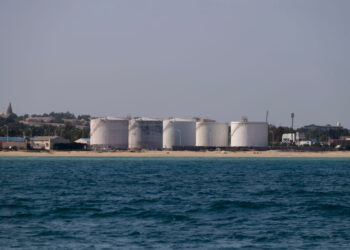 Miles de iraníes que viven en la isla Kharg enfrentan la posibilidad de una invasión estadounidense